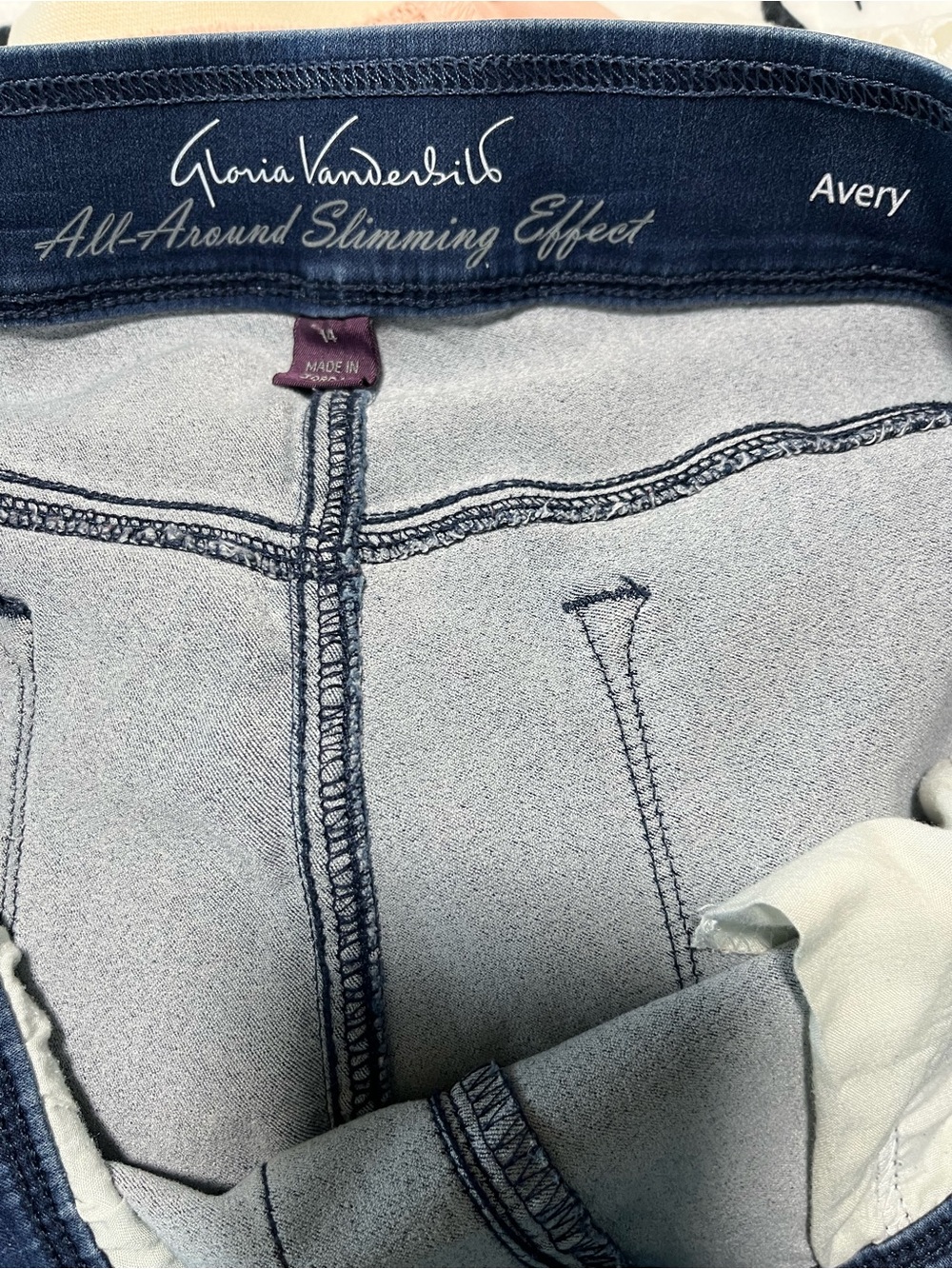 Gloria Vanderbilt All Around Slimming Effect Avery Stretch Denim Bermuda Shorts - Picture 5 of 6